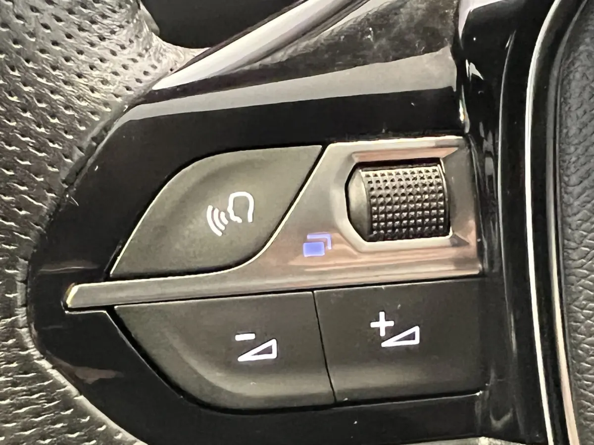 1.2 Turbo GT | Navigatie/Android/Apple Carplay | LM Velgen 18" | Voorstoelen Verwarmd + Massage | Cruise Control Adaptief | Airco |