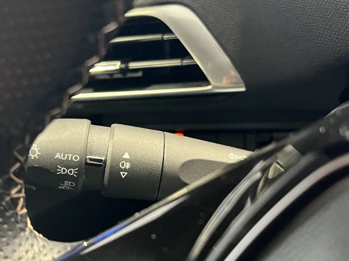 1.2 Turbo GT | Navigatie/Android/Apple Carplay | LM Velgen 18" | Voorstoelen Verwarmd + Massage | Cruise Control Adaptief | Airco |
