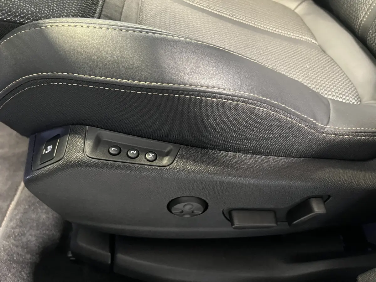 1.2 Turbo GT | Navigatie/Android/Apple Carplay | LM Velgen 18" | Voorstoelen Verwarmd + Massage | Cruise Control Adaptief | Airco |