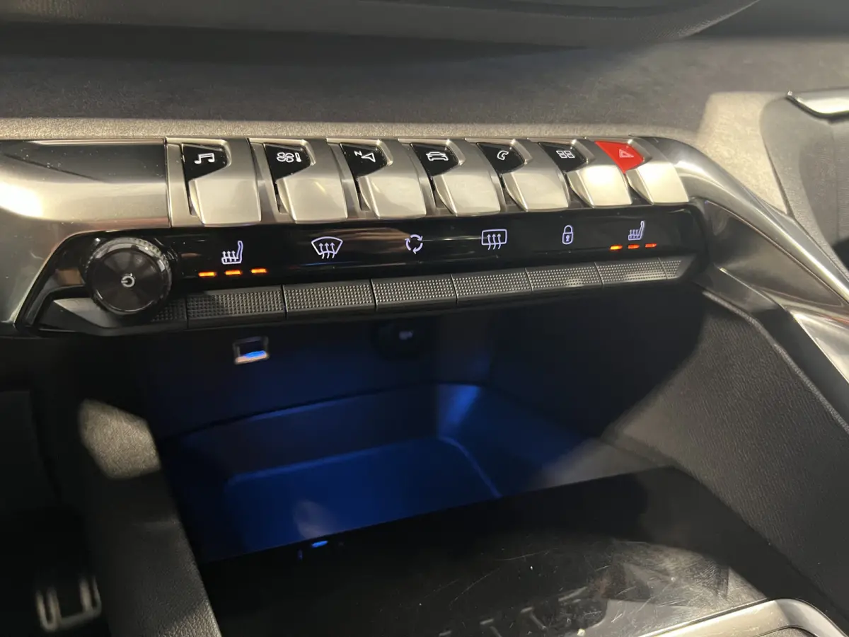 1.2 Turbo GT | Navigatie/Android/Apple Carplay | LM Velgen 18" | Voorstoelen Verwarmd + Massage | Cruise Control Adaptief | Airco |