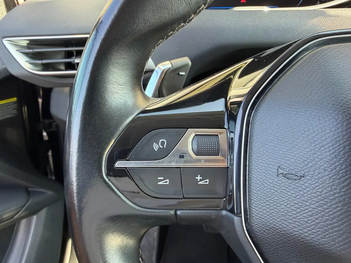 1.6e-THP Allure/CLIMA/AUT/CARPLAY/PARKS/APK/NAP