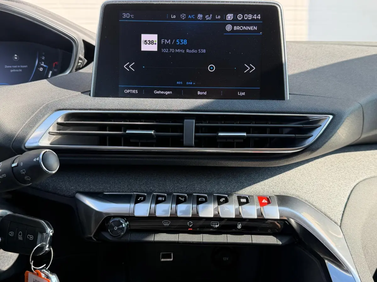 1.6e-THP Allure/CLIMA/AUT/CARPLAY/PARKS/APK/NAP