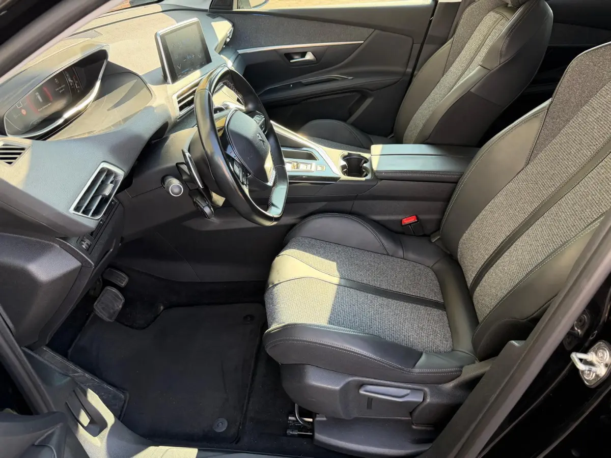 1.6e-THP Allure/CLIMA/AUT/CARPLAY/PARKS/APK/NAP