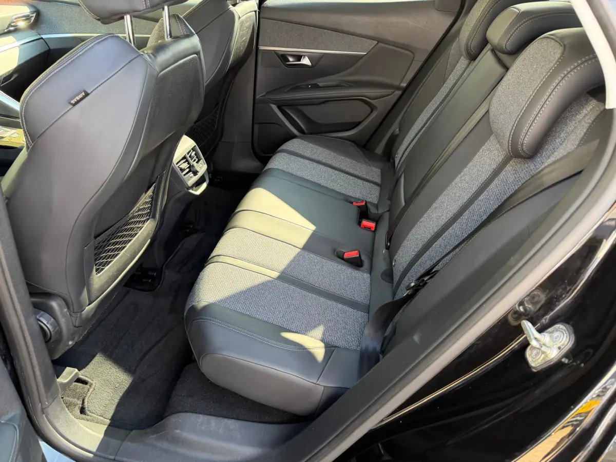 1.6e-THP Allure/CLIMA/AUT/CARPLAY/PARKS/APK/NAP