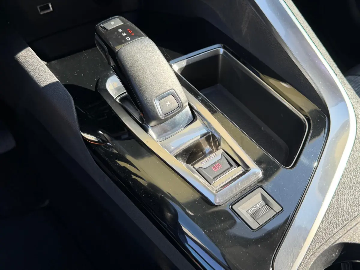 1.6e-THP Allure/CLIMA/AUT/CARPLAY/PARKS/APK/NAP