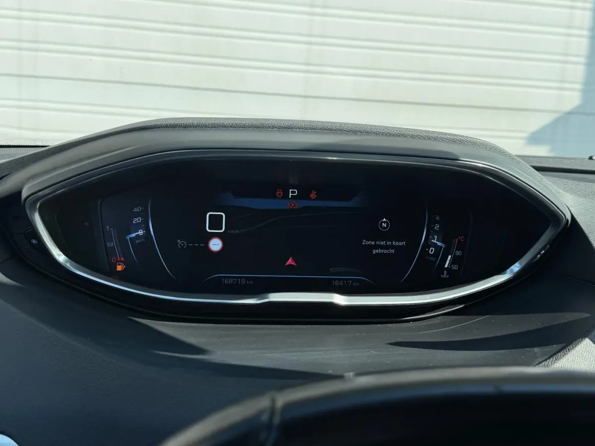 1.6e-THP Allure/CLIMA/AUT/CARPLAY/PARKS/APK/NAP