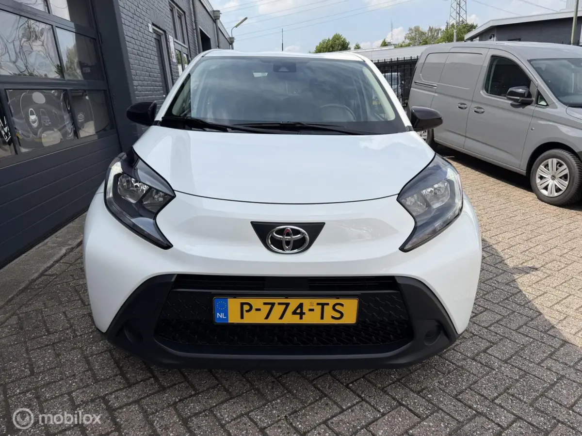 1.0 VVT-i MT Play 07-2022 Airco Camera Cruise