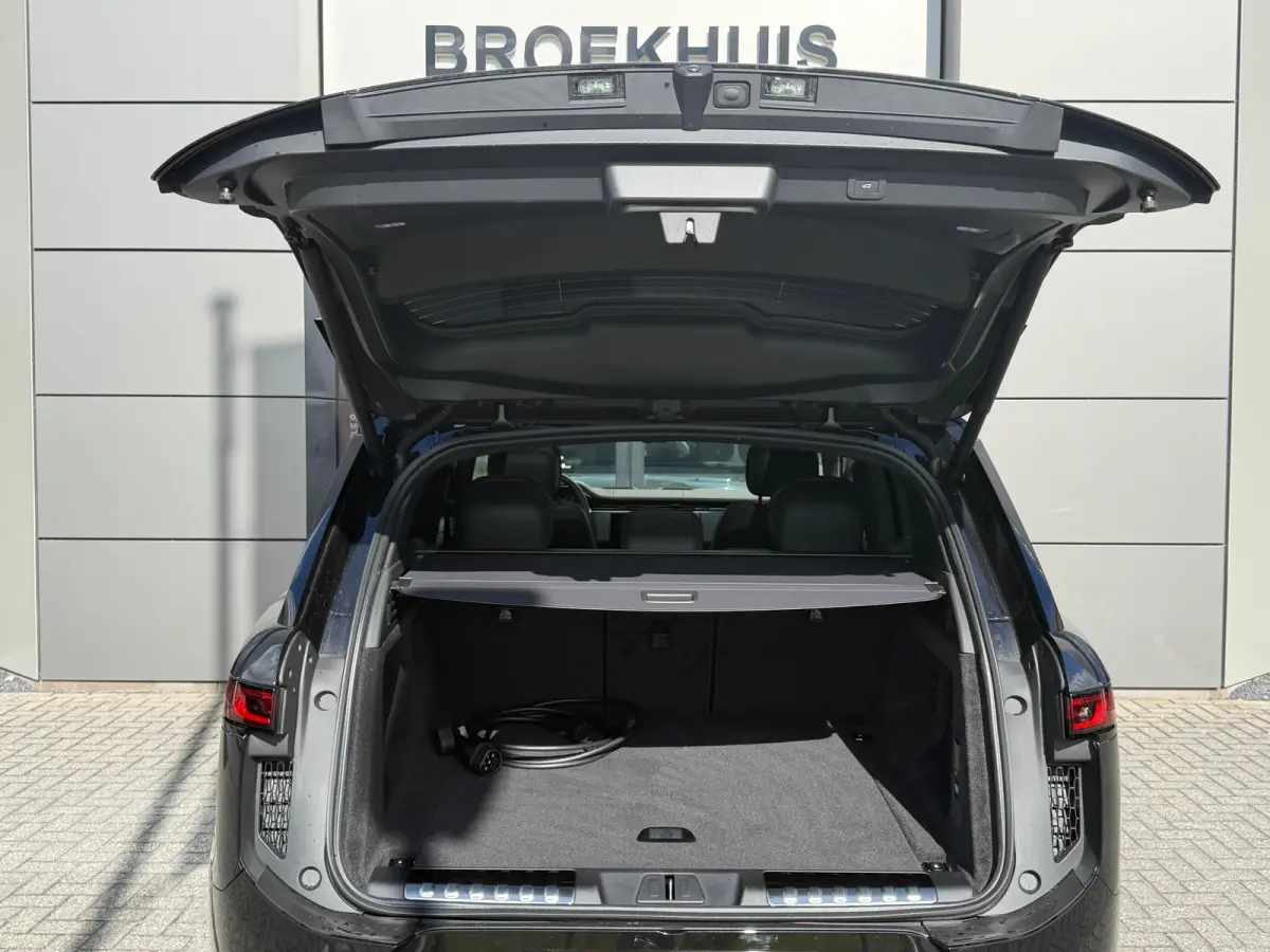 P460e Momentum Edition | Towing Pack | Head-up | 23 inch | Meridian 3D Surround | Black Pack | Pano