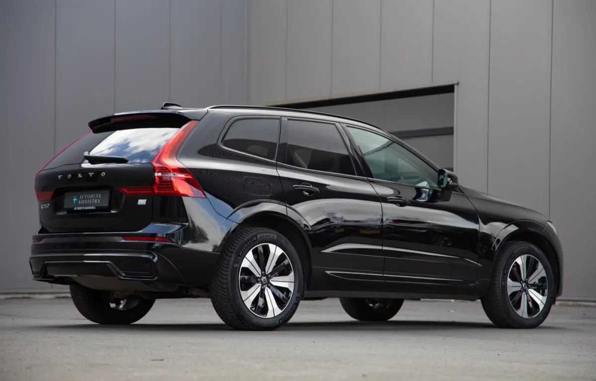 2.0 T6 Plug-in hybrid AWD Plus Dark Panorama|H/K Audio