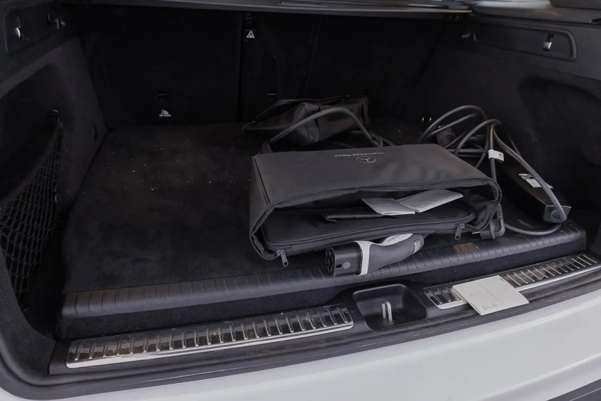 300 de 4MATIC Premium Plus | PANORAMADAK | EL. STOELEN | Full LED | SOH 98.8% PHEV Plug-in Hybrid DIESEL *2000kg trekgewicht*