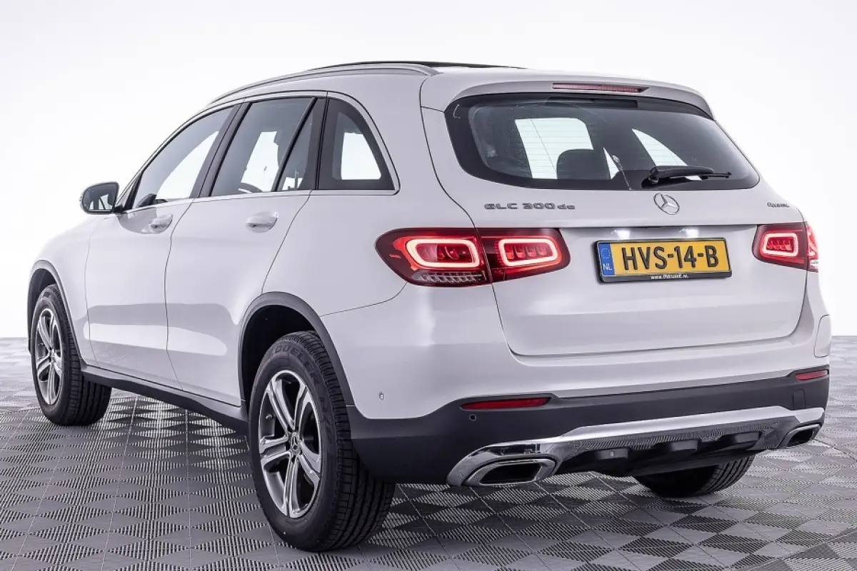 300 de 4MATIC Premium Plus | PANORAMADAK | EL. STOELEN | Full LED | SOH 98.8% PHEV Plug-in Hybrid DIESEL *2000kg trekgewicht*