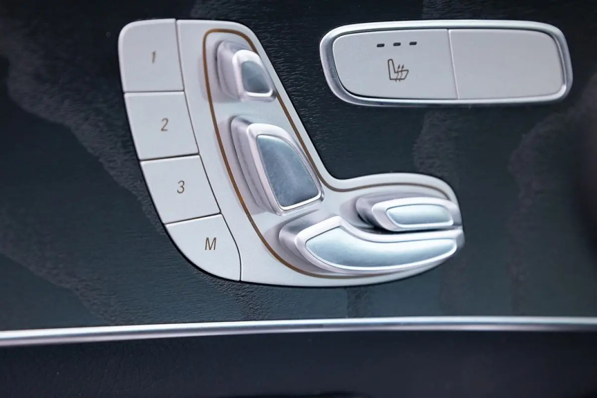 300 de 4MATIC Premium Plus | PANORAMADAK | EL. STOELEN | Full LED | SOH 98.8% PHEV Plug-in Hybrid DIESEL *2000kg trekgewicht*