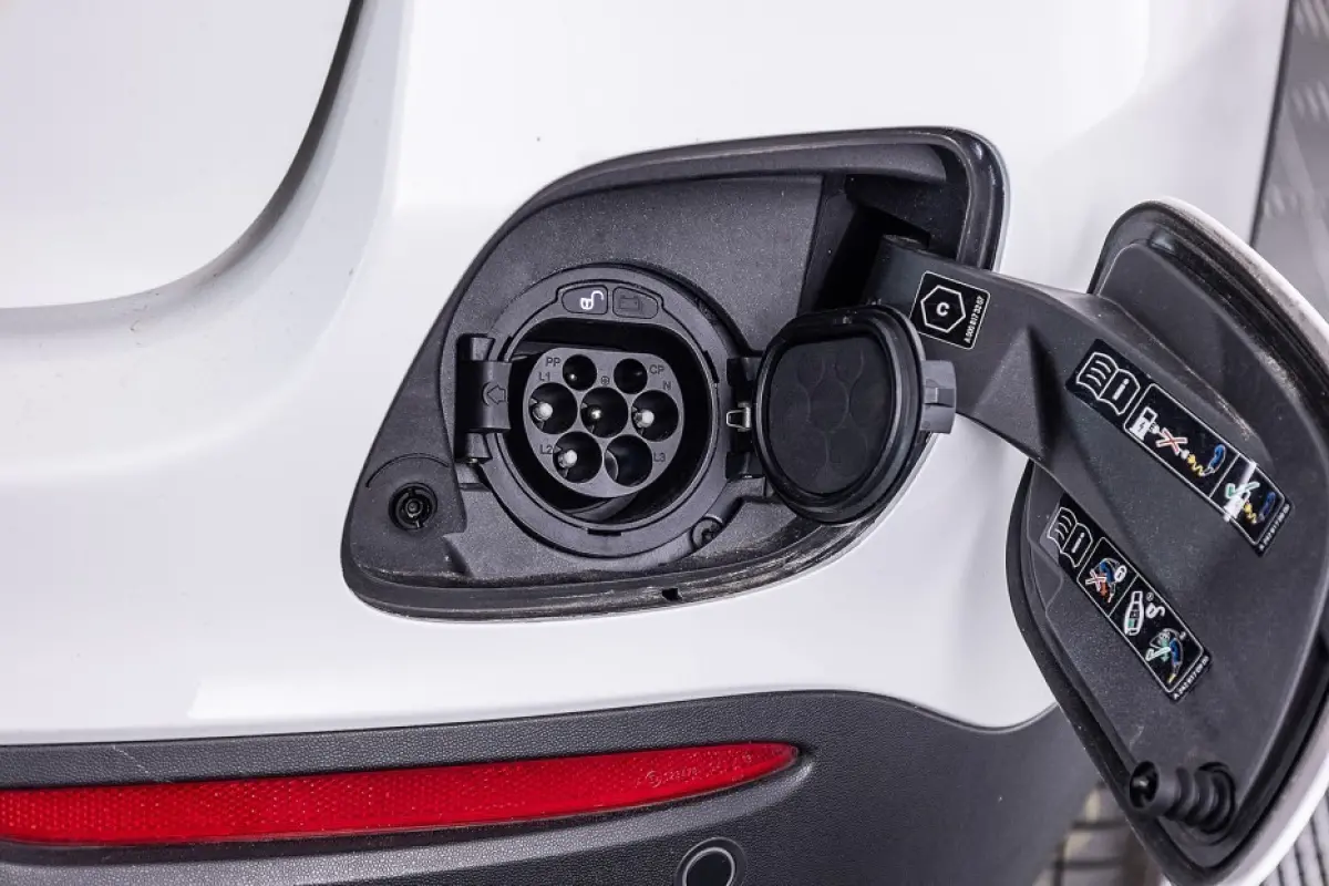 300 de 4MATIC Premium Plus | PANORAMADAK | EL. STOELEN | Full LED | SOH 98.8% PHEV Plug-in Hybrid DIESEL *2000kg trekgewicht*