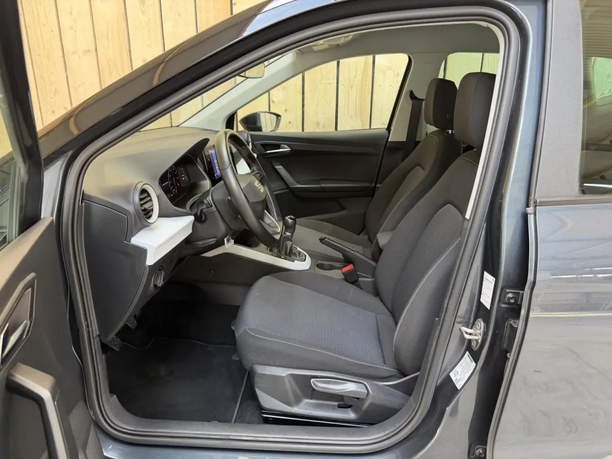 1.0 TSI Style Business Intense Adaptieve Cruise control | Climate control | Full-link smartphone intergratie | Navigatiesysteem | Lichtmetalen velgen | Achteruitrijcamera