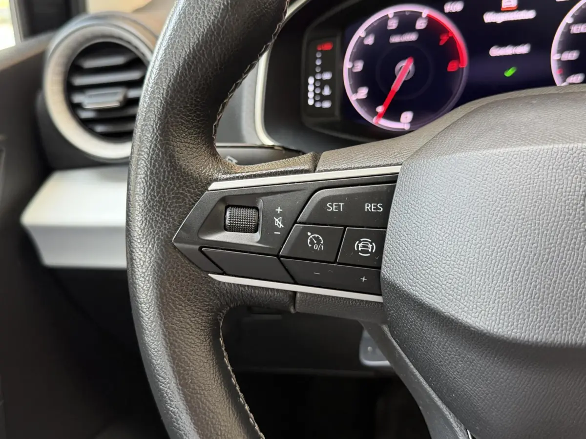 1.0 TSI Style Business Intense Adaptieve Cruise control | Climate control | Full-link smartphone intergratie | Navigatiesysteem | Lichtmetalen velgen | Achteruitrijcamera