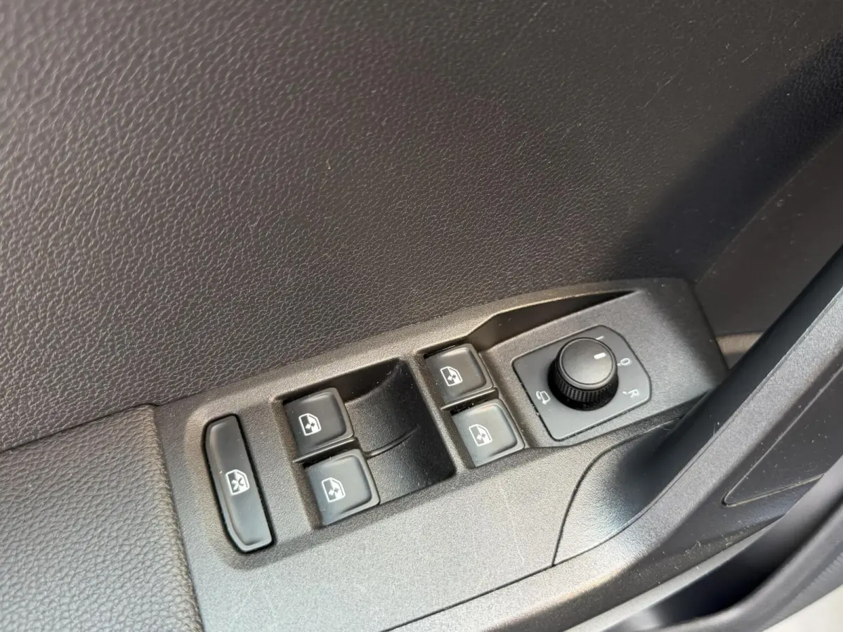 1.0 TSI Style Business Intense Adaptieve Cruise control | Climate control | Full-link smartphone intergratie | Navigatiesysteem | Lichtmetalen velgen | Achteruitrijcamera