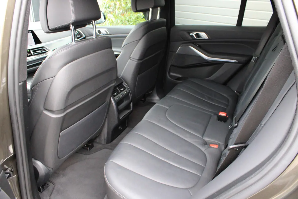 xDrive45e m Sport Manhattan | Trekhaak | Laser | Comfort Access | 22 " Zwart | HeadUp | DealerOnderhouden | BTW | Onderhoudscontract | 93% Accucapaciteit SOH