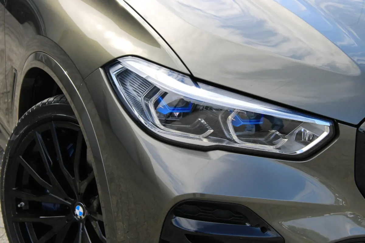 xDrive45e m Sport Manhattan | Trekhaak | Laser | Comfort Access | 22 " Zwart | HeadUp | DealerOnderhouden | BTW | Onderhoudscontract | 93% Accucapaciteit SOH
