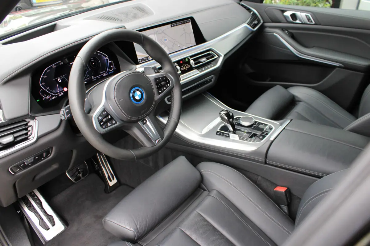 xDrive45e m Sport Manhattan | Trekhaak | Laser | Comfort Access | 22 " Zwart | HeadUp | DealerOnderhouden | BTW | Onderhoudscontract | 93% Accucapaciteit SOH