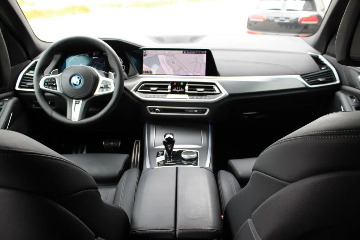 xDrive45e m Sport Manhattan | Trekhaak | Laser | Comfort Access | 22 " Zwart | HeadUp | DealerOnderhouden | BTW | Onderhoudscontract | 93% Accucapaciteit SOH