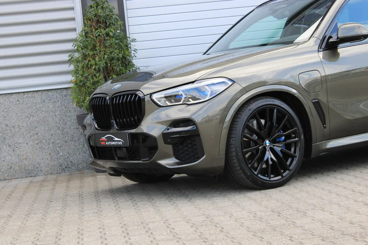 xDrive45e m Sport Manhattan | Trekhaak | Laser | Comfort Access | 22 " Zwart | HeadUp | DealerOnderhouden | BTW | Onderhoudscontract | 93% Accucapaciteit SOH