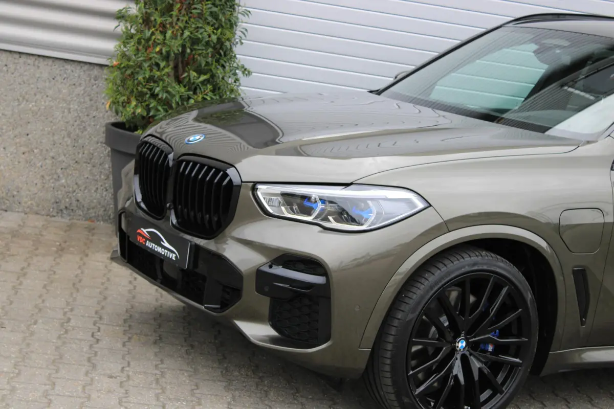 xDrive45e m Sport Manhattan | Trekhaak | Laser | Comfort Access | 22 " Zwart | HeadUp | DealerOnderhouden | BTW | Onderhoudscontract | 93% Accucapaciteit SOH