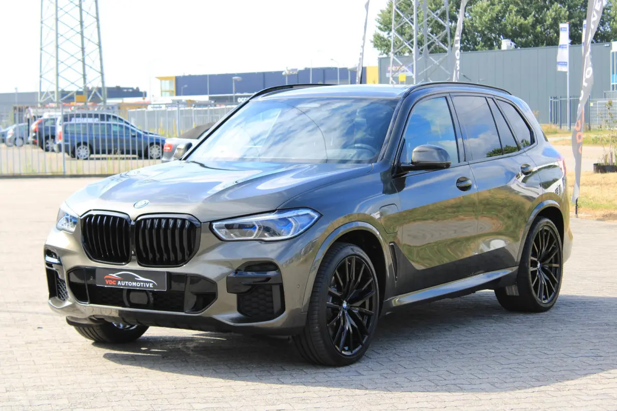 xDrive45e m Sport Manhattan | Trekhaak | Laser | Comfort Access | 22 " Zwart | HeadUp | DealerOnderhouden | BTW | Onderhoudscontract | 93% Accucapaciteit SOH
