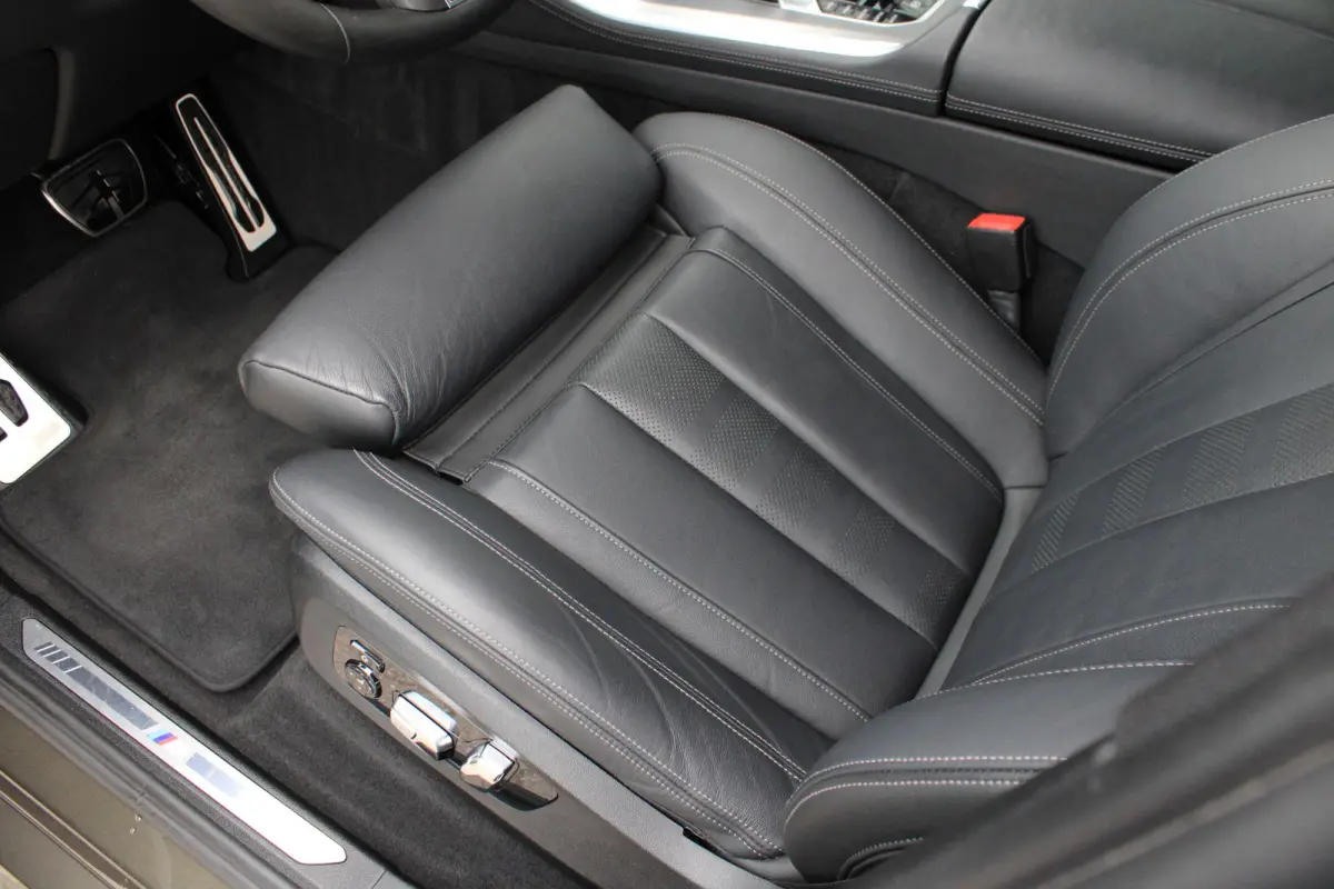 xDrive45e m Sport Manhattan | Trekhaak | Laser | Comfort Access | 22 " Zwart | HeadUp | DealerOnderhouden | BTW | Onderhoudscontract | 93% Accucapaciteit SOH
