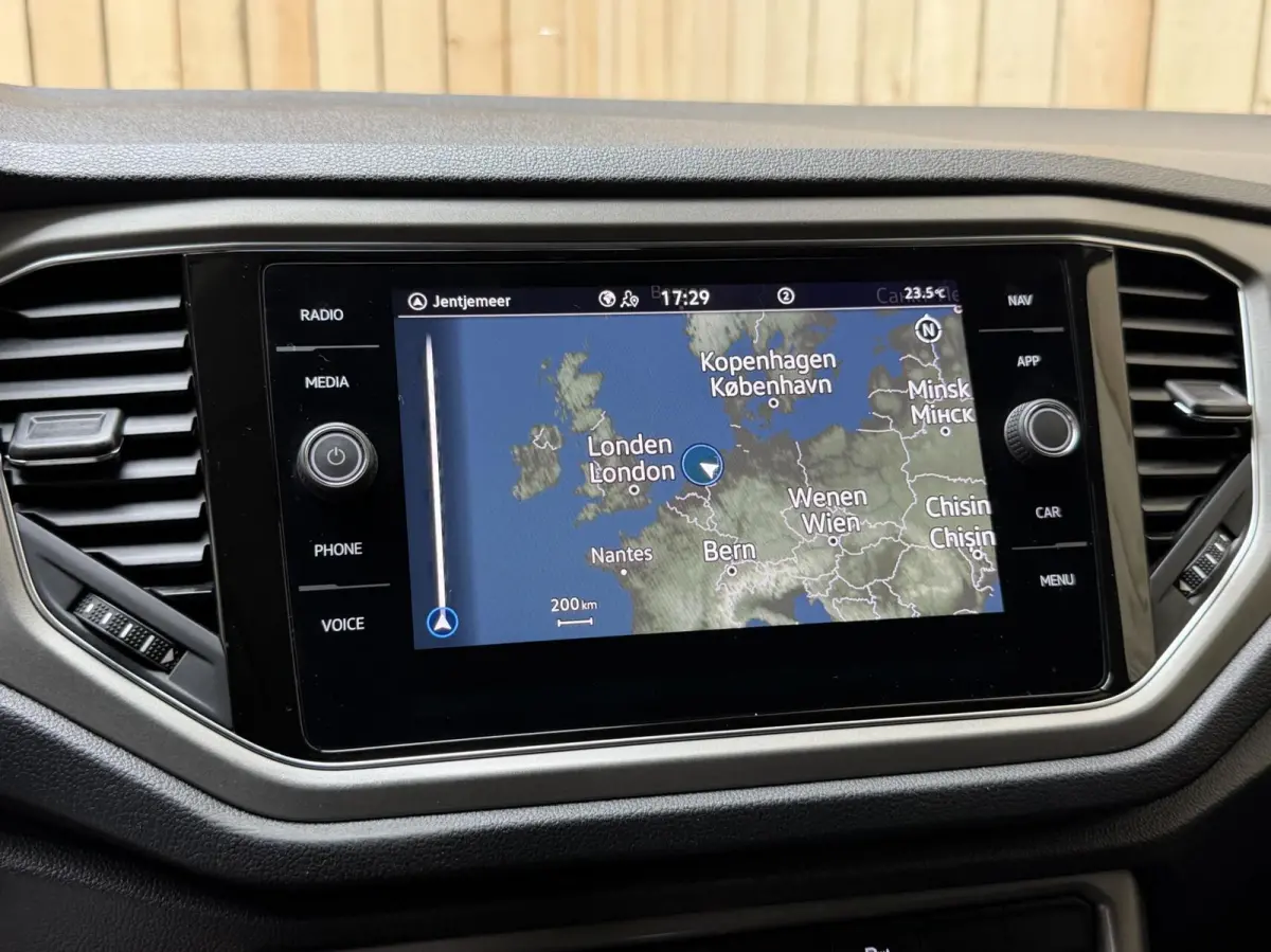 1.5 TSI Style Business Automaat | Climate control | Adaptieve cruise control | Achteruitrijcamera | Getint glas | LED verlichting | Apple CarPlay/Android Auto | Parkeersensoren voor en achte