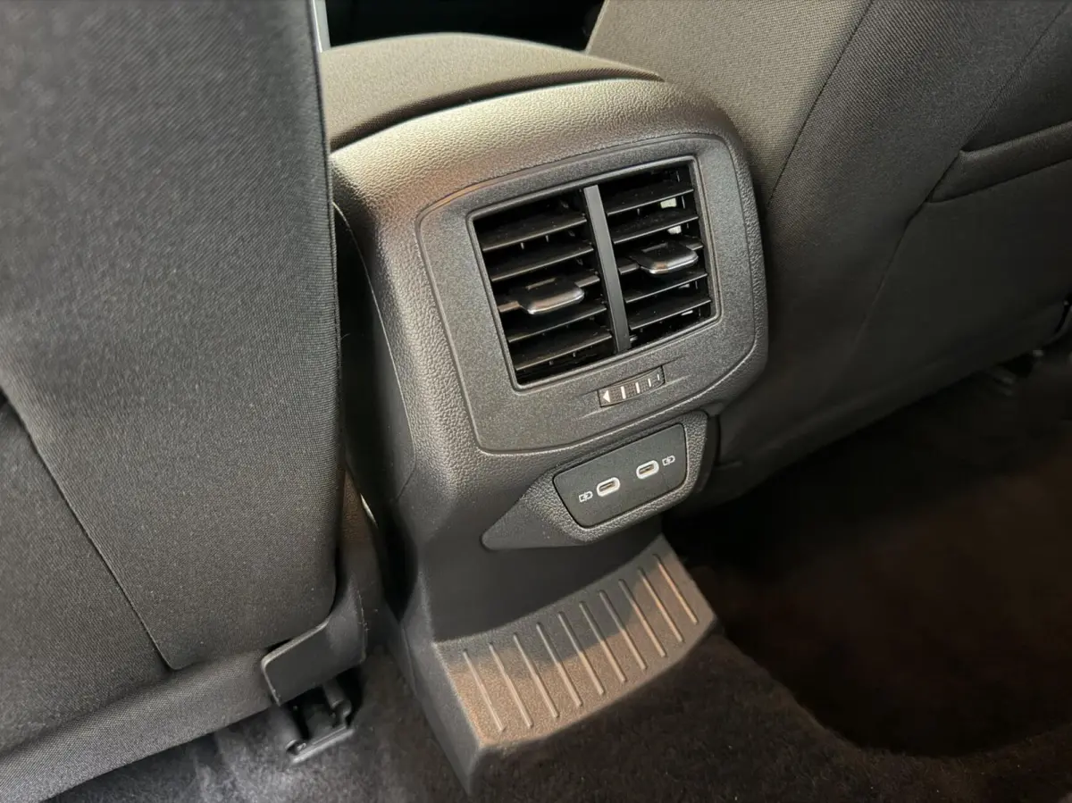 1.5 TSI Style Business Automaat | Climate control | Adaptieve cruise control | Achteruitrijcamera | Getint glas | LED verlichting | Apple CarPlay/Android Auto | Parkeersensoren voor en achte