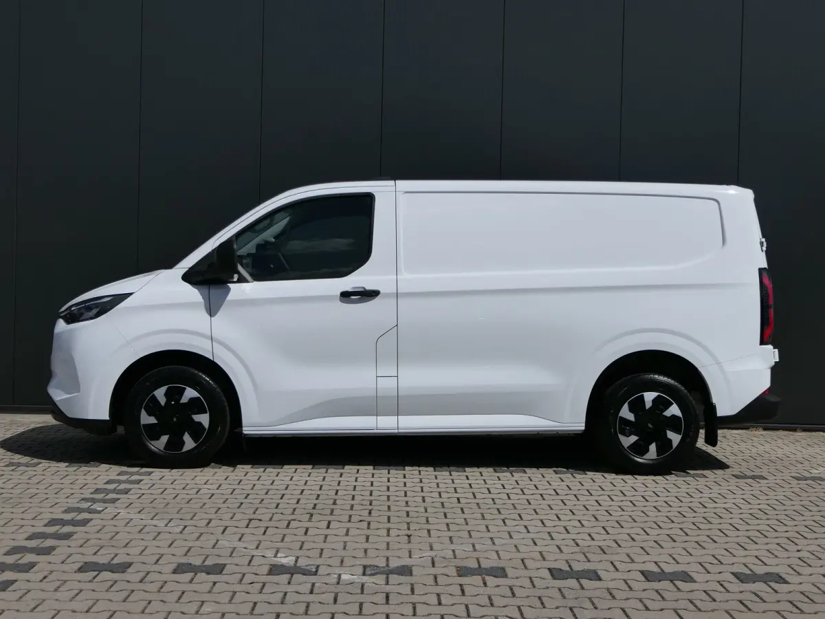 320 L1H1 Trend 71 kWh | 218pk | Camera | CarPlay/Android Auto | Bijrijders Bank | Stoel/Stuur Verwarming | LED | Voorruit Verwarming