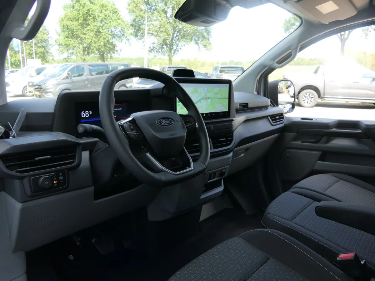 320 L1H1 Trend 71 kWh | 218pk | Camera | CarPlay/Android Auto | Bijrijders Bank | Stoel/Stuur Verwarming | LED | Voorruit Verwarming