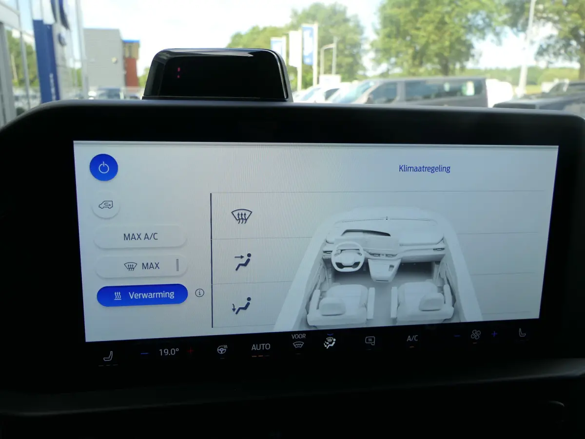 320 L1H1 Trend 71 kWh | 218pk | Camera | CarPlay/Android Auto | Bijrijders Bank | Stoel/Stuur Verwarming | LED | Voorruit Verwarming