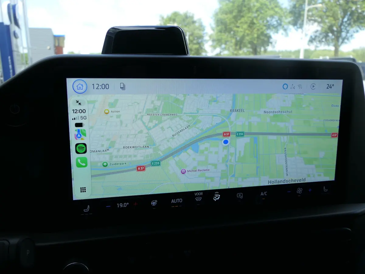 320 L1H1 Trend 71 kWh | 218pk | Camera | CarPlay/Android Auto | Bijrijders Bank | Stoel/Stuur Verwarming | LED | Voorruit Verwarming