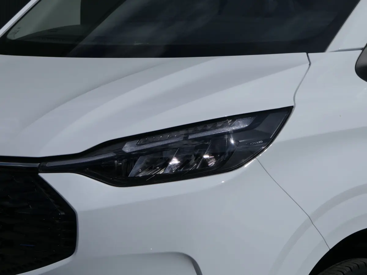 320 L1H1 Trend 71 kWh | 218pk | Camera | CarPlay/Android Auto | Bijrijders Bank | Stoel/Stuur Verwarming | LED | Voorruit Verwarming
