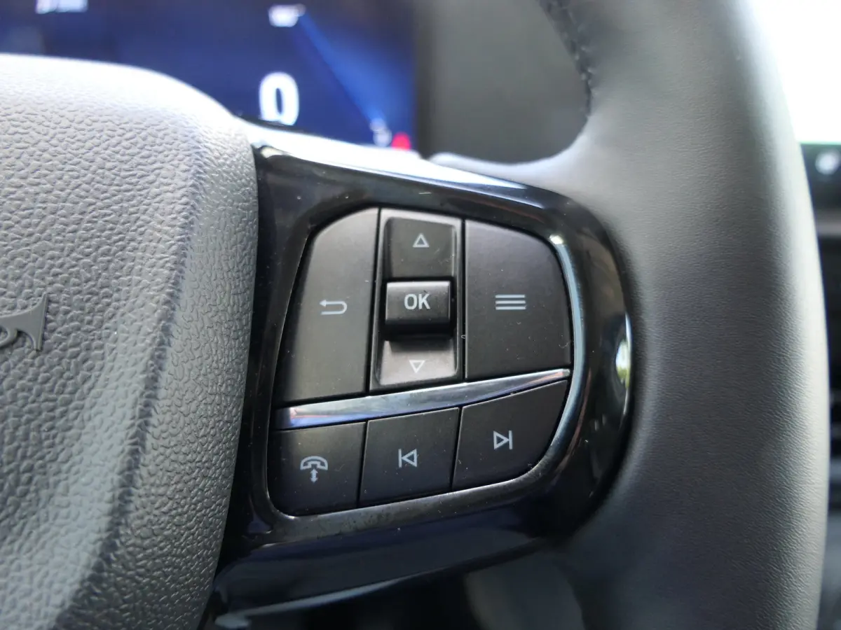 320 L1H1 Trend 71 kWh | 218pk | Camera | CarPlay/Android Auto | Bijrijders Bank | Stoel/Stuur Verwarming | LED | Voorruit Verwarming