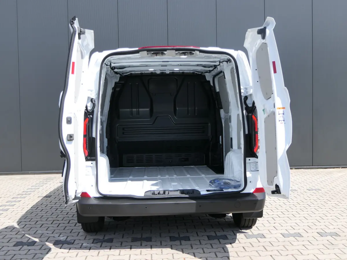 320 L1H1 Trend 71 kWh | 218pk | Camera | CarPlay/Android Auto | Bijrijders Bank | Stoel/Stuur Verwarming | LED | Voorruit Verwarming