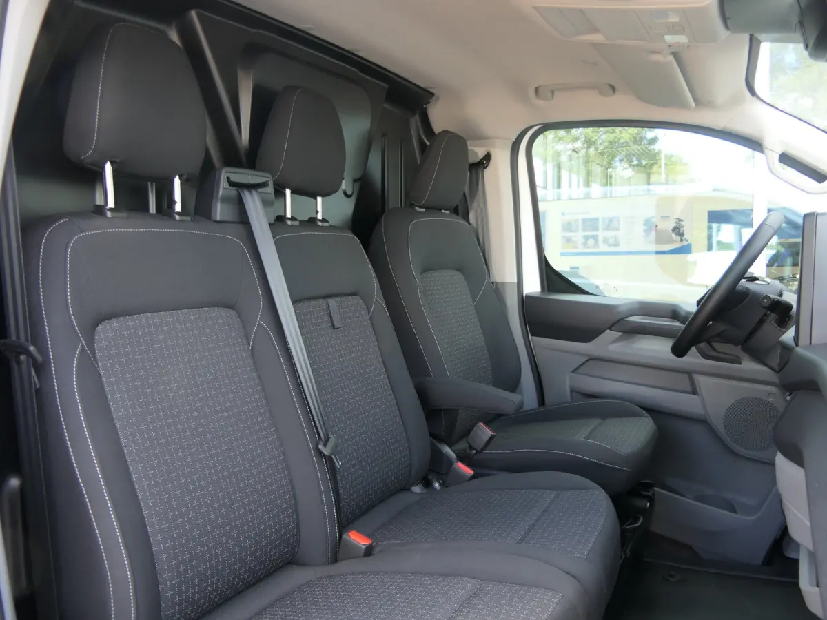 320 L1H1 Trend 71 kWh | 218pk | Camera | CarPlay/Android Auto | Bijrijders Bank | Stoel/Stuur Verwarming | LED | Voorruit Verwarming