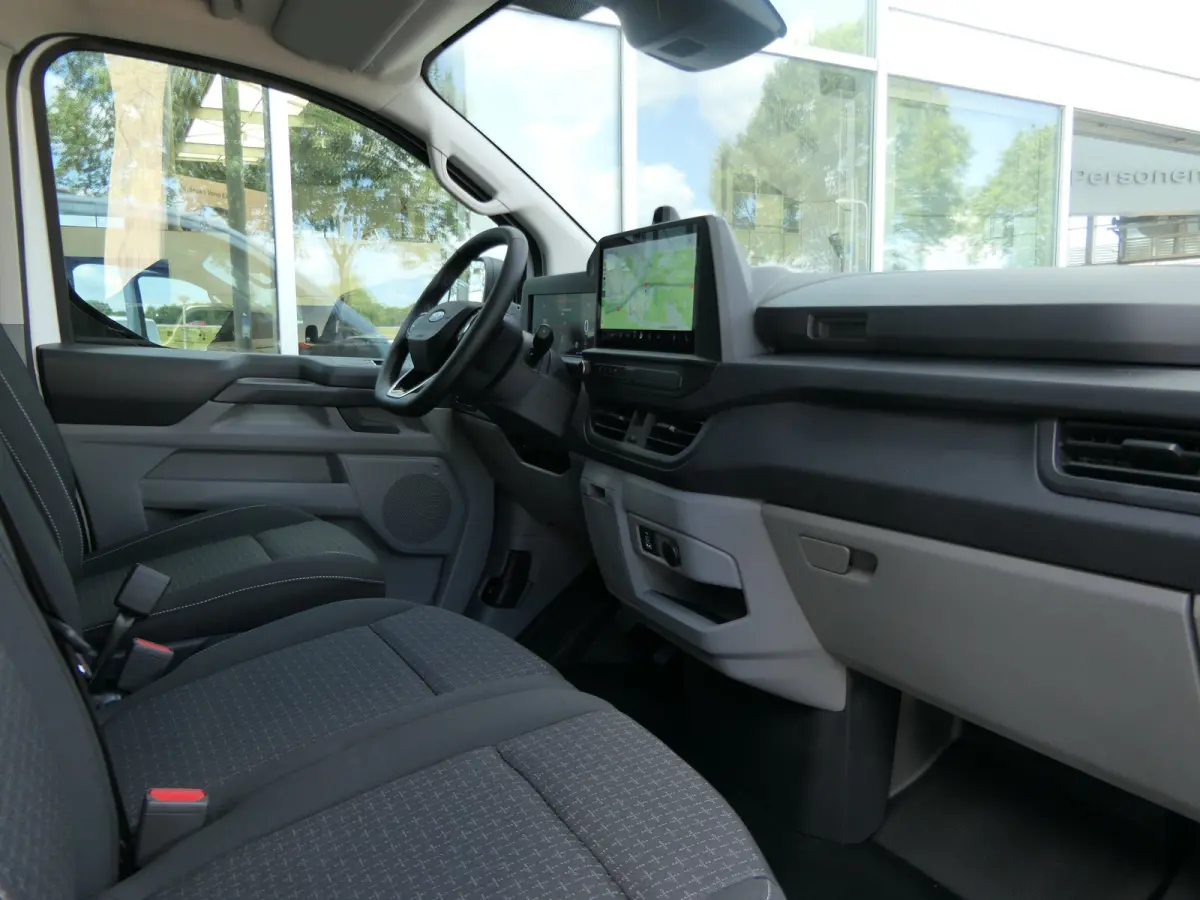 320 L1H1 Trend 71 kWh | 218pk | Camera | CarPlay/Android Auto | Bijrijders Bank | Stoel/Stuur Verwarming | LED | Voorruit Verwarming