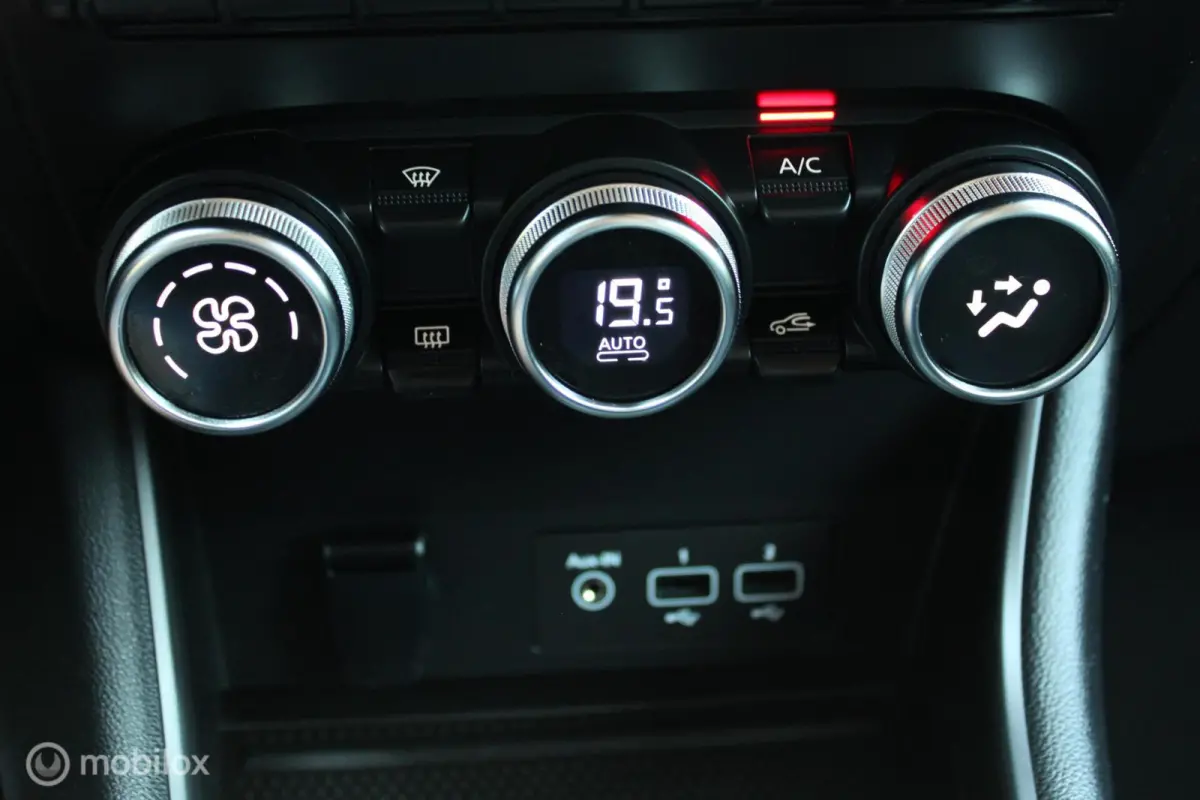 1.0 TCe 90 Intens, Wit metallic, Zwart dak, Donker glas, Navi, Clima, Stoelverwarming, Trekhaak, Pdc voor + achter + camera