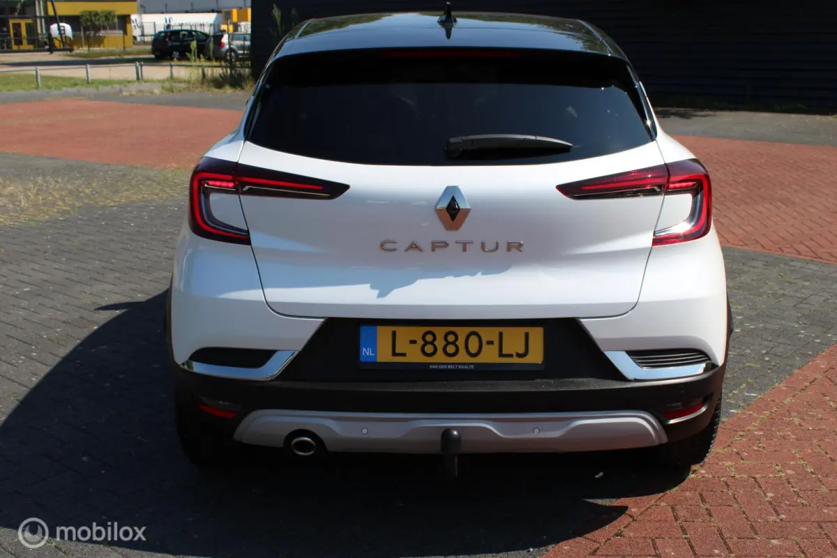 1.0 TCe 90 Intens, Wit metallic, Zwart dak, Donker glas, Navi, Clima, Stoelverwarming, Trekhaak, Pdc voor + achter + camera