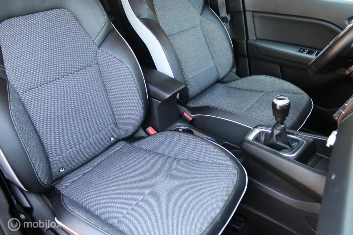 1.0 TCe 90 Intens, Wit metallic, Zwart dak, Donker glas, Navi, Clima, Stoelverwarming, Trekhaak, Pdc voor + achter + camera