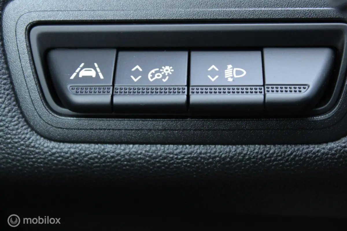 1.0 TCe 90 Intens, Wit metallic, Zwart dak, Donker glas, Navi, Clima, Stoelverwarming, Trekhaak, Pdc voor + achter + camera