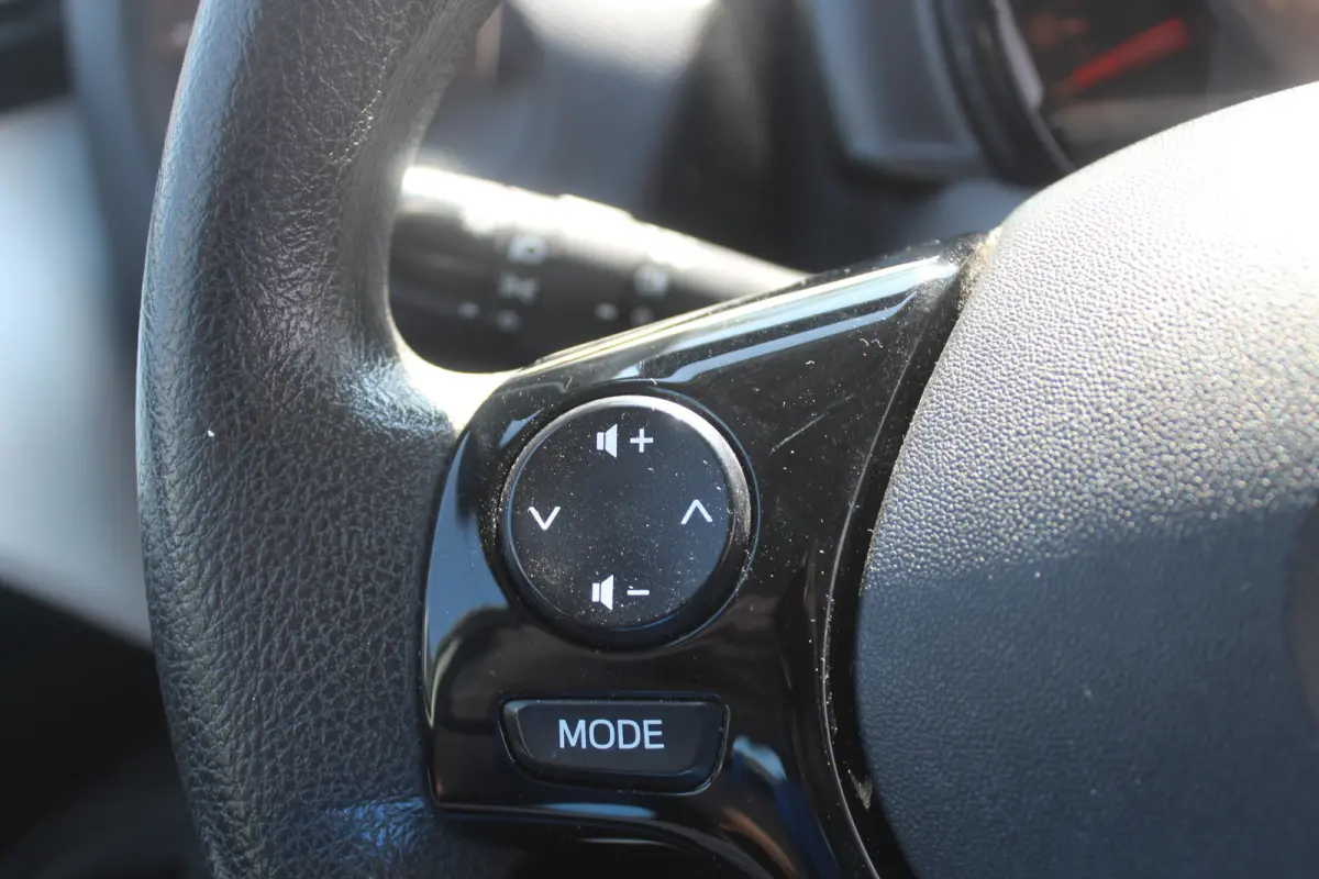 1.0 VVT-i x-fun Android auto l Apple carplay/ Android auto l  Navigatie l Achteruitrijcamera l Parkeersensor voor