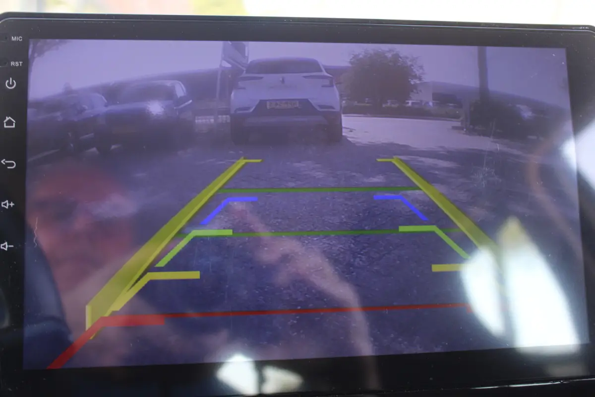 1.0 VVT-i x-fun Android auto l Apple carplay/ Android auto l  Navigatie l Achteruitrijcamera l Parkeersensor voor