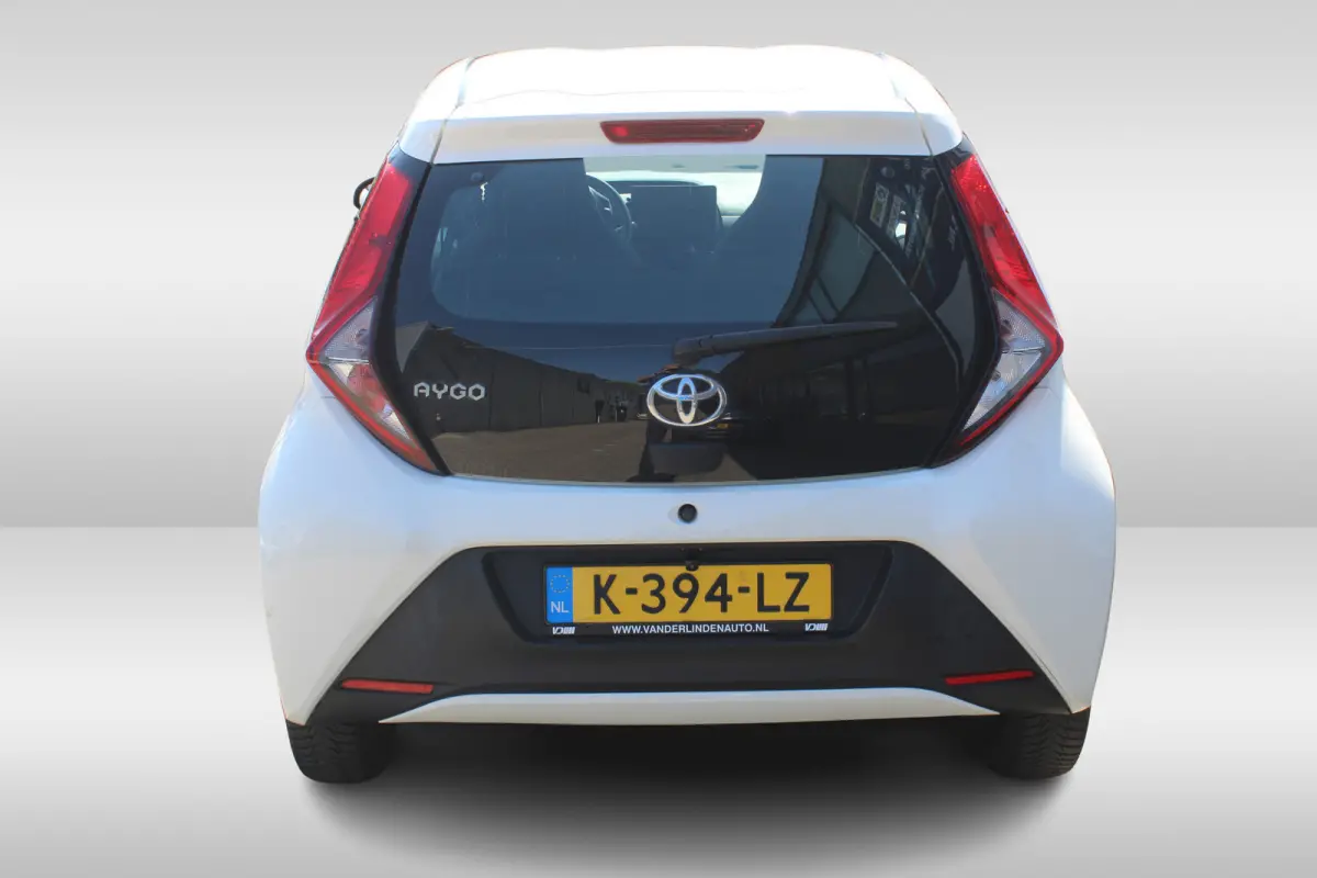1.0 VVT-i x-fun Android auto l Apple carplay/ Android auto l  Navigatie l Achteruitrijcamera l Parkeersensor voor