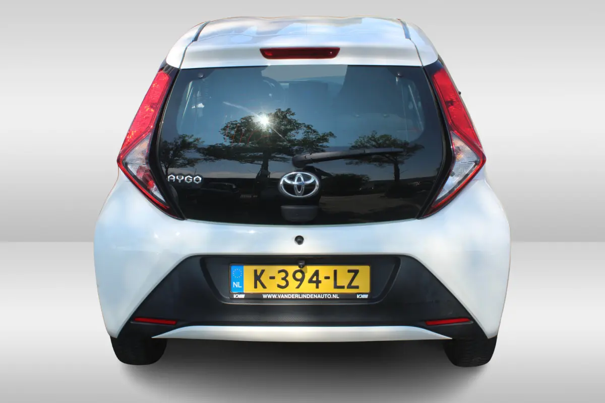 1.0 VVT-i x-fun Android auto l Apple carplay/ Android auto l  Navigatie l Achteruitrijcamera l Parkeersensor voor