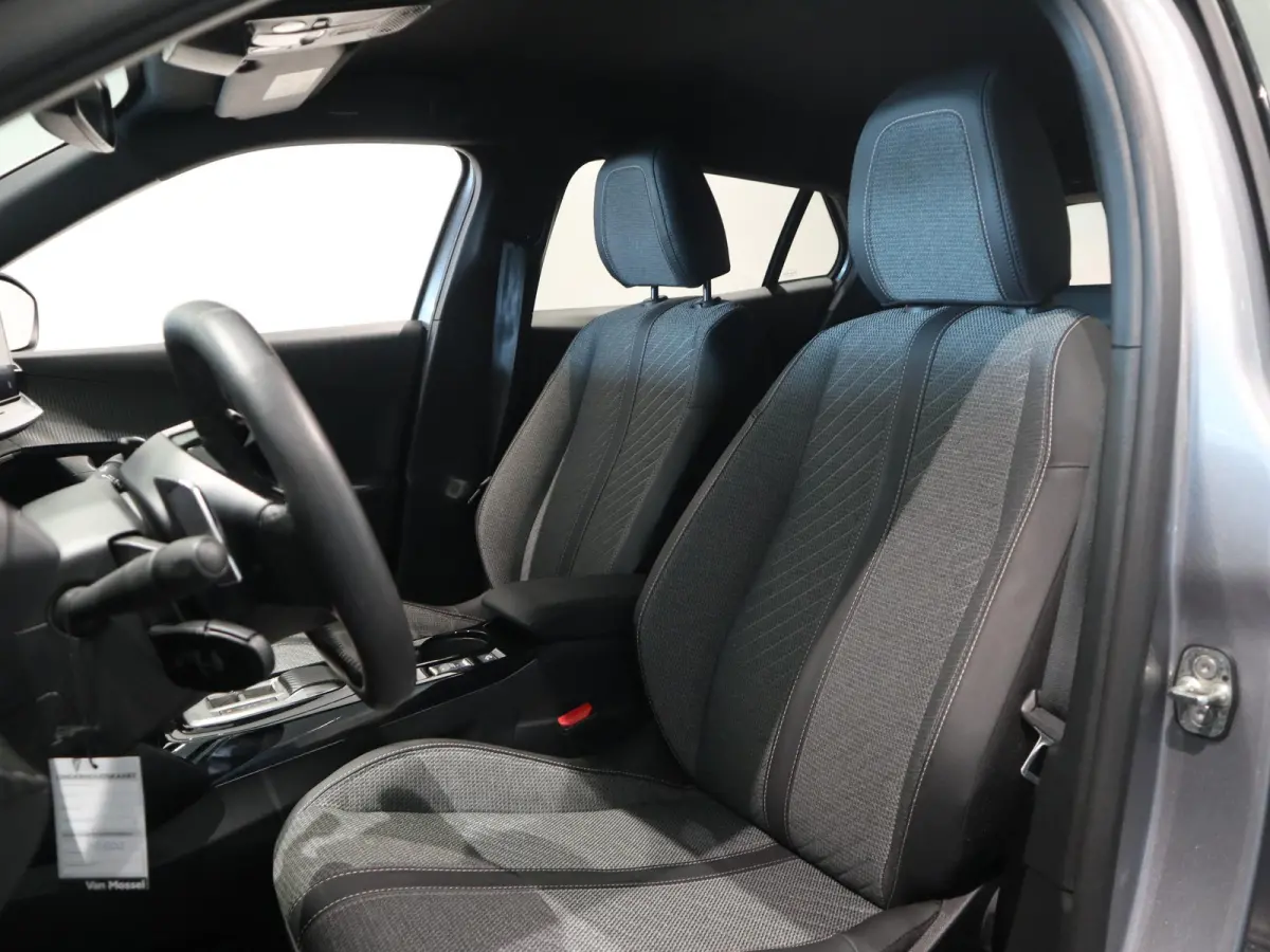 145 Allure | Automaat | Navigatie | Draadloos laden | Parkeerhulp | Cruise Control | Apple Carplay/Android Auto