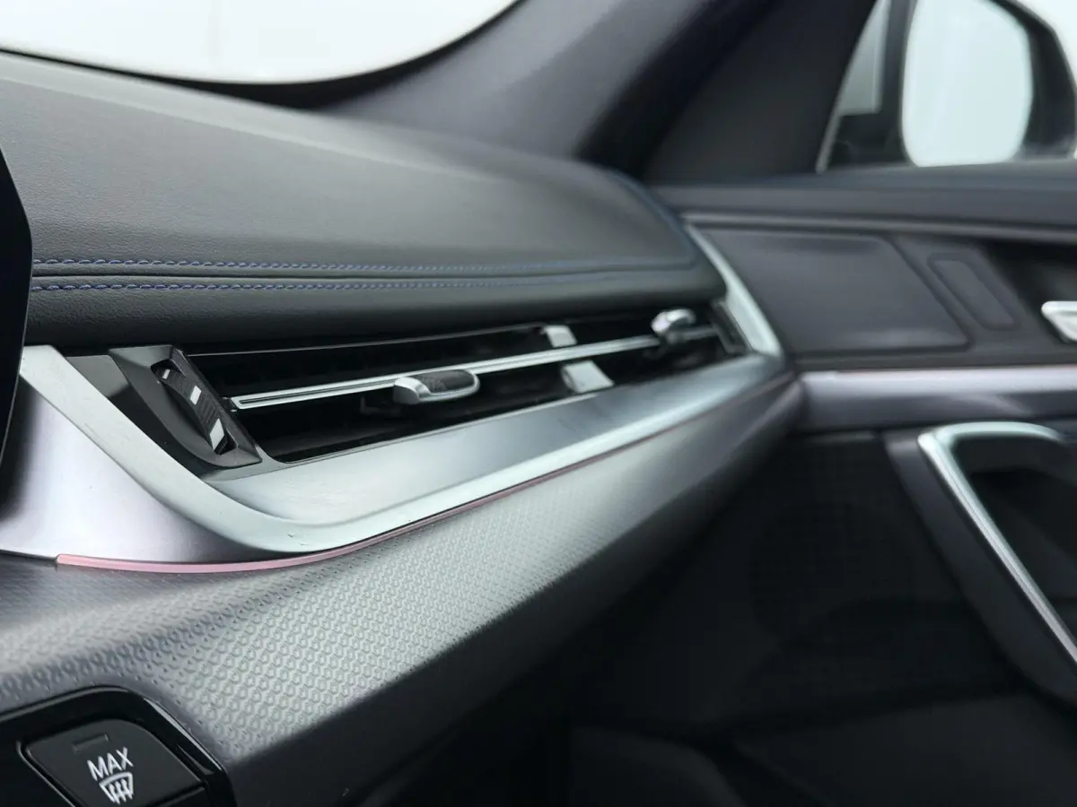 xDrive25e M Sport | Camera | 19" M Dubbelspaak | Stoelverwarming | Navigatiesysteem | Parkeersensoren voor en achter | SoH 100%