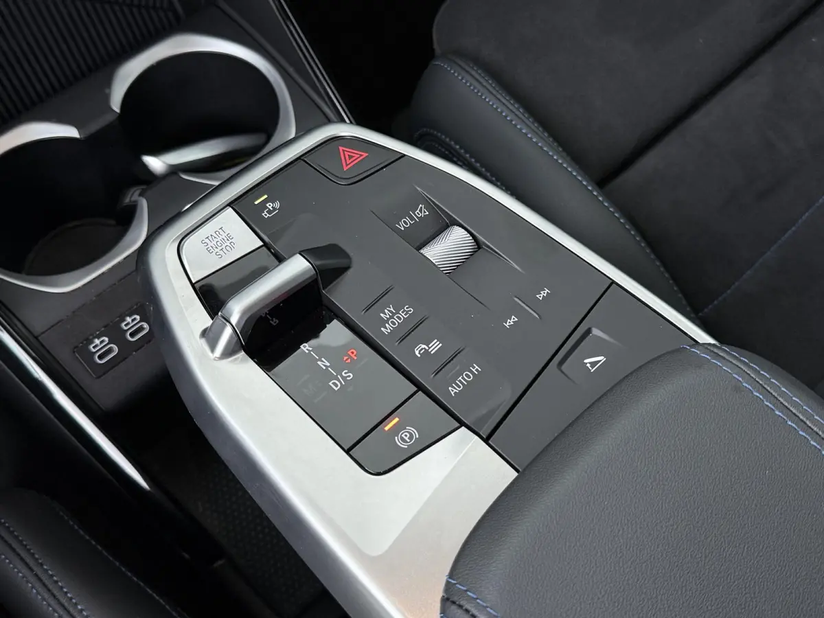 xDrive25e M Sport | Camera | 19" M Dubbelspaak | Stoelverwarming | Navigatiesysteem | Parkeersensoren voor en achter | SoH 100%